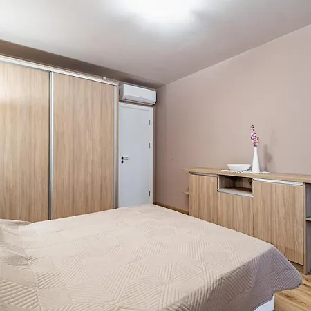 N Vaptsarov Sea Garden Appartement