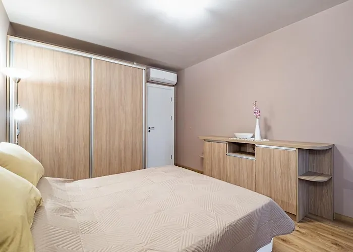 N Vaptsarov Sea Garden Apartment